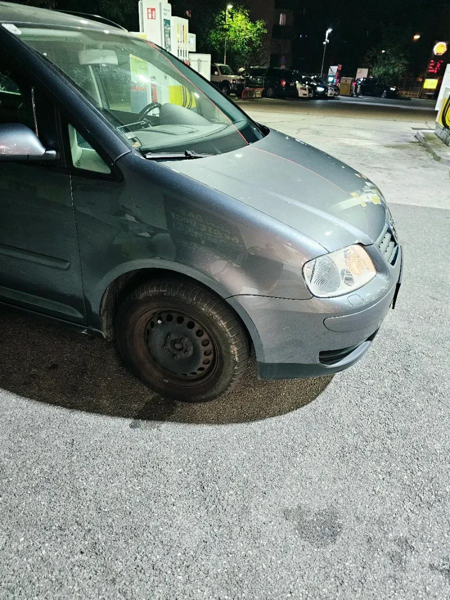 Volkswagen Touran 2006 photo 2