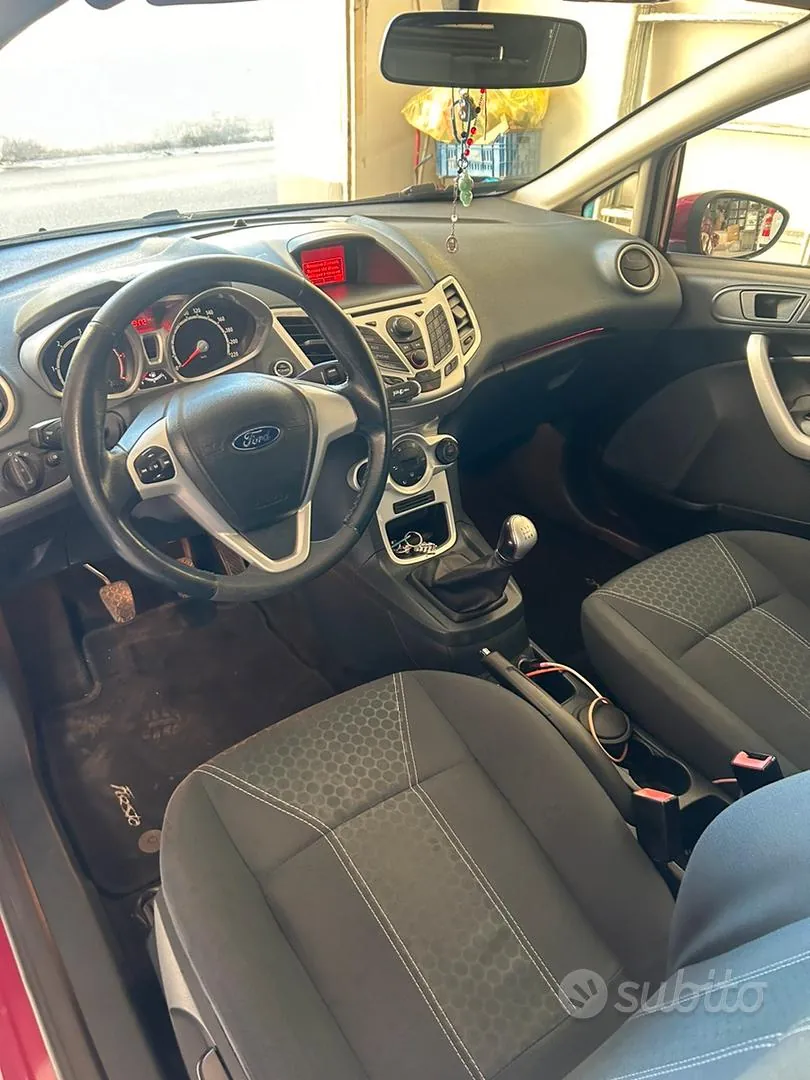 Ford Fiesta 2011 photo 5