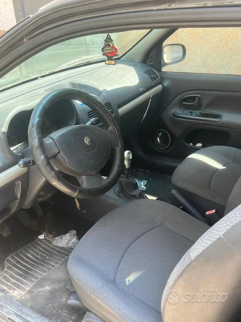 Renault Clio 2004 photo 3