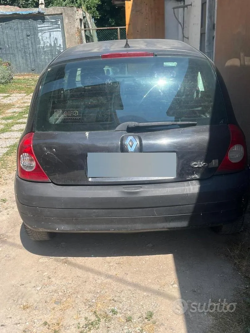 Renault Clio 2004 photo 2