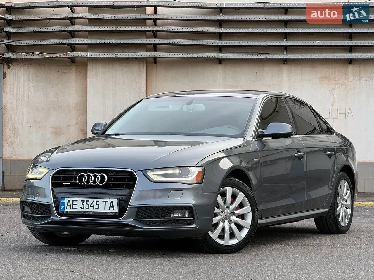 Audi A4 2014 photo 2