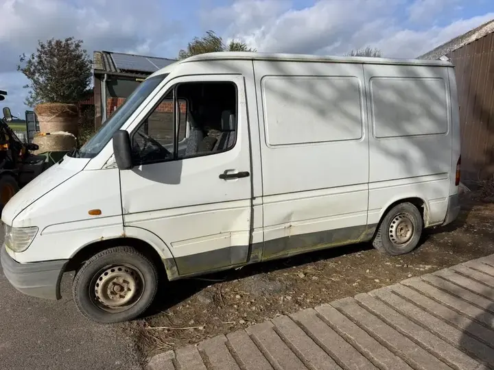 Mercedes-Benz Sprinter 208
