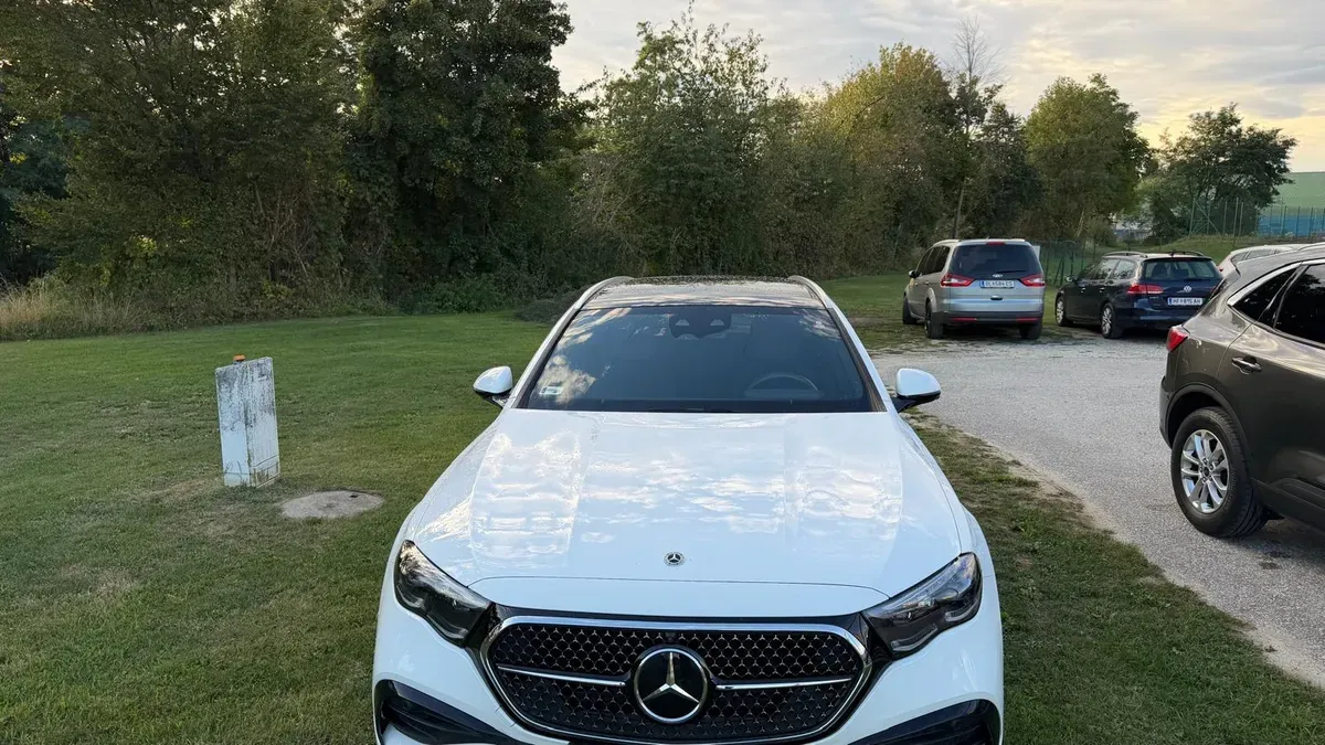 Mercedes-Benz E-Class 2024 photo 3