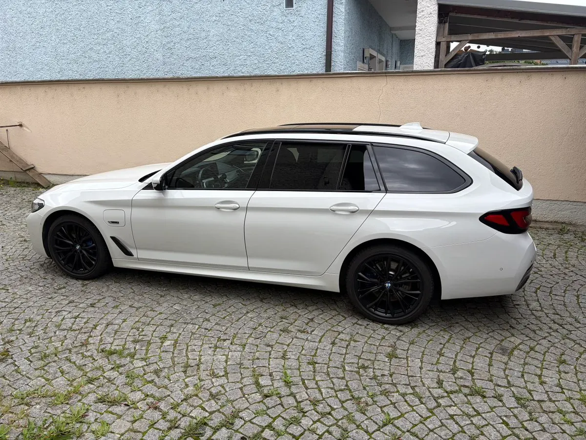 BMW 5 Series 2021 photo 3