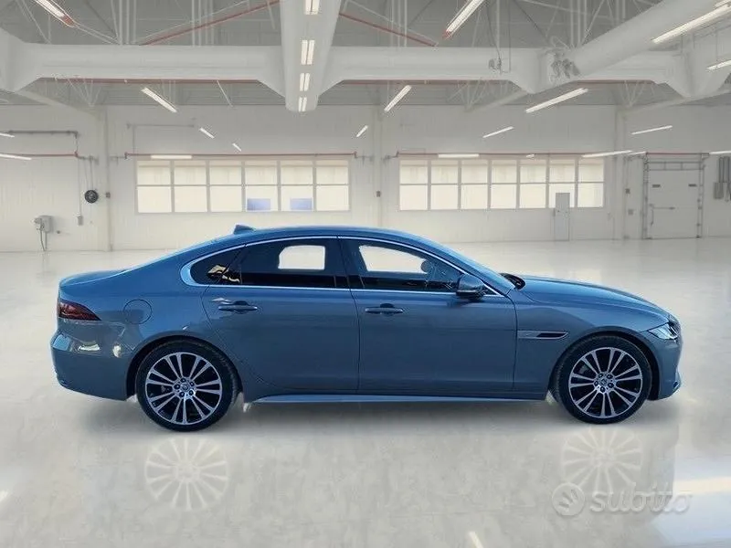 Jaguar Xf 2024 photo 3