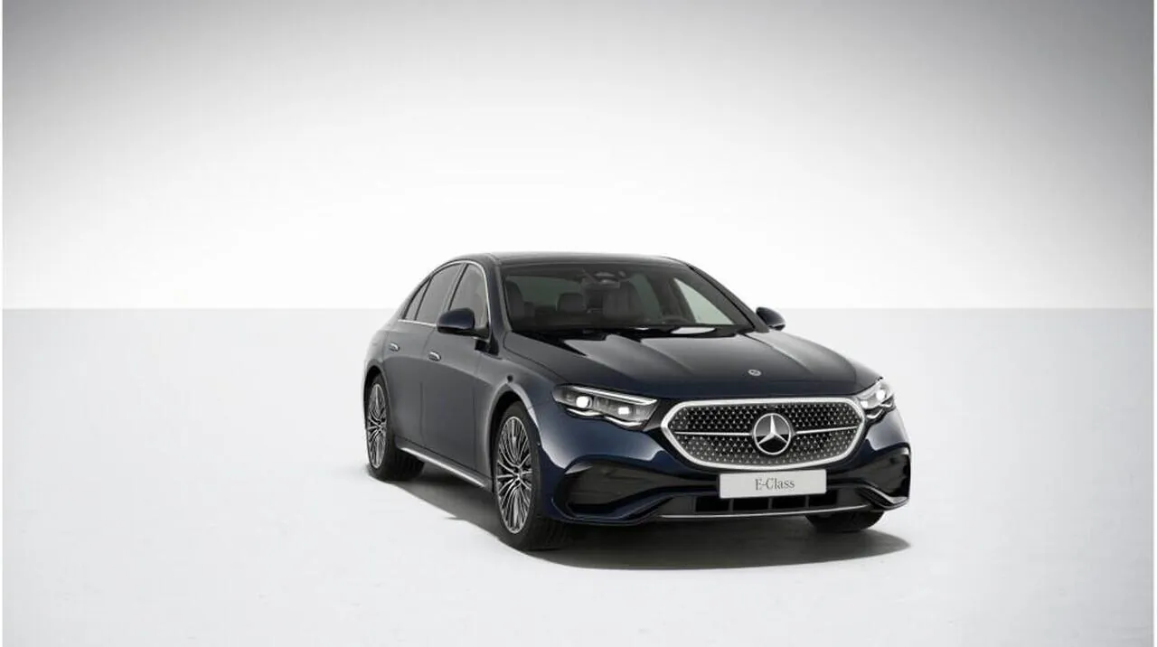 Mercedes-Benz E-Class photo 2