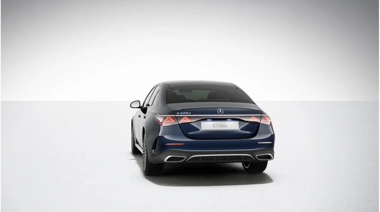 Mercedes-Benz E-Class photo 4