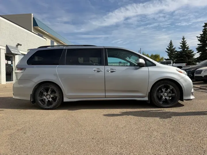 Toyota Sienna 2015 photo 4