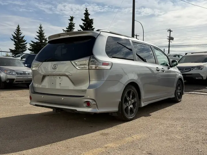 Toyota Sienna 2015 photo 5