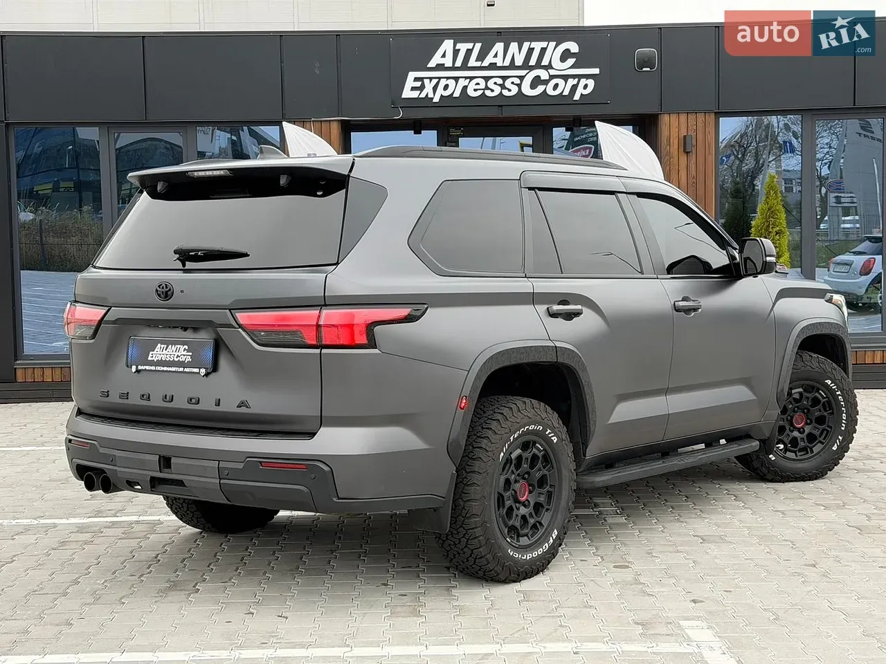 Toyota Sequoia 2023 photo 3
