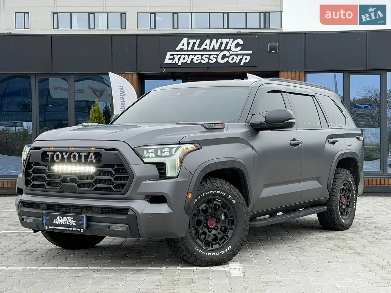 Toyota Sequoia 2023 photo 2