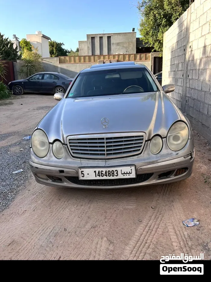 Mercedes-Benz E-Class 2004 photo 2