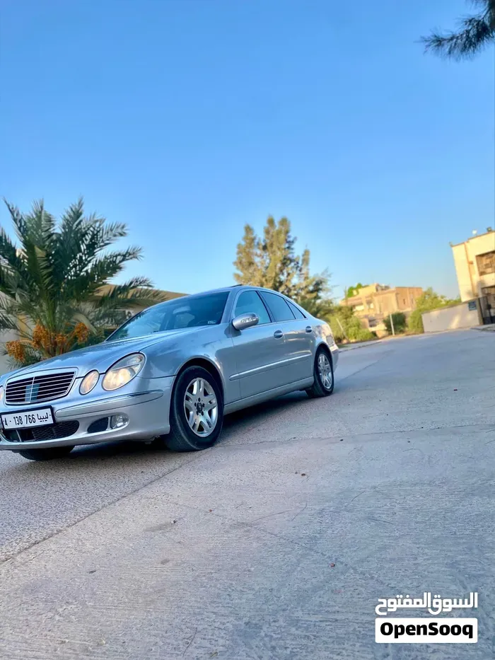 Mercedes-Benz E-Class 2004 photo 5