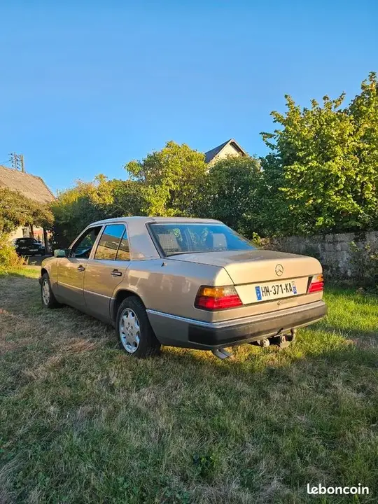 Mercedes-Benz 300D 1990 photo 2