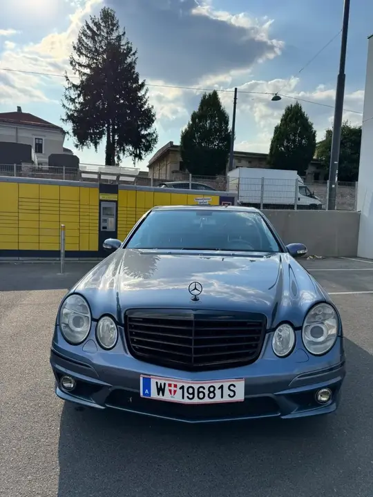 Mercedes-Benz E-Class 2005 photo 2