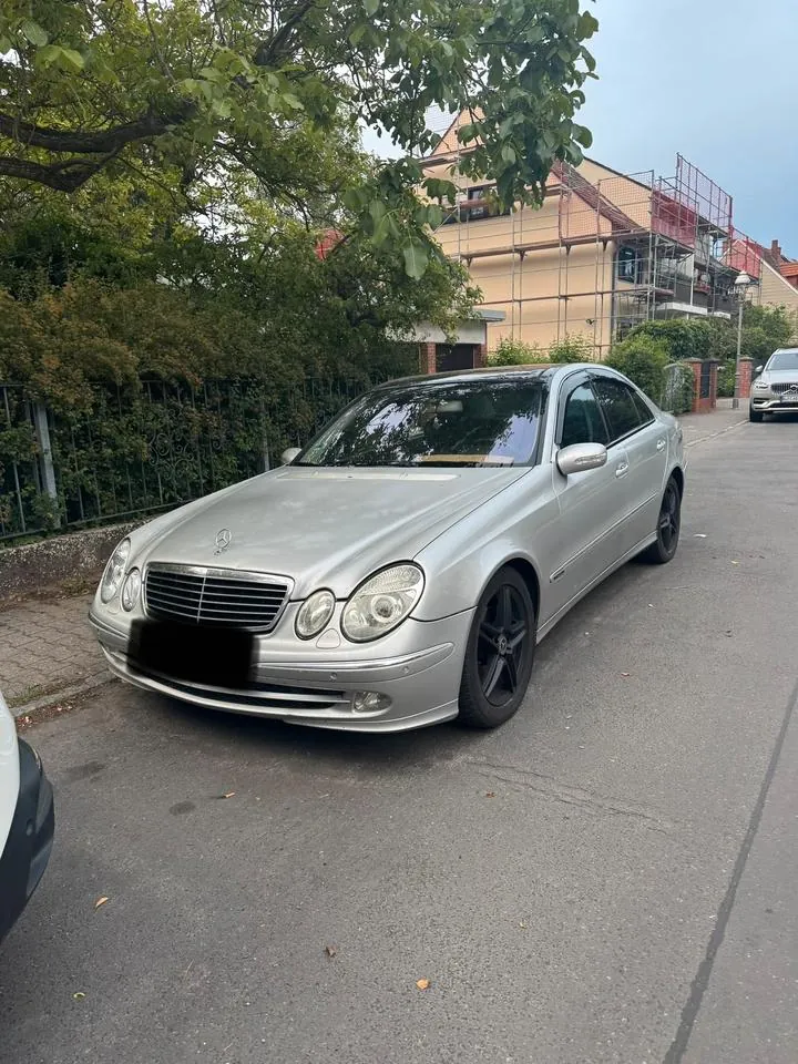 Mercedes-Benz E270