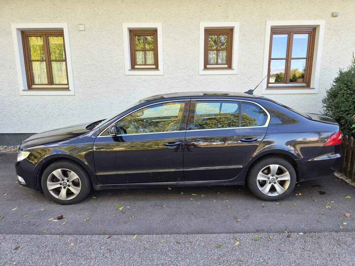 Skoda Superb 2009 photo 2
