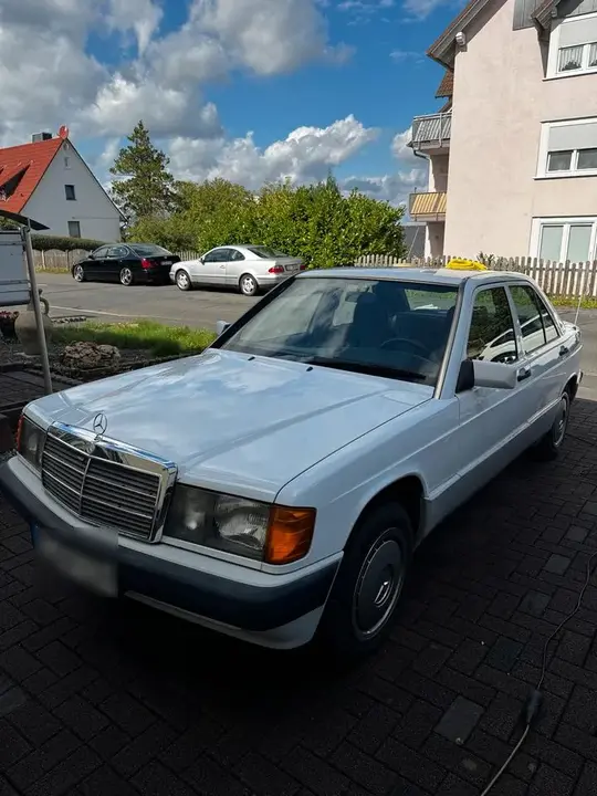 Mercedes-Benz 190E