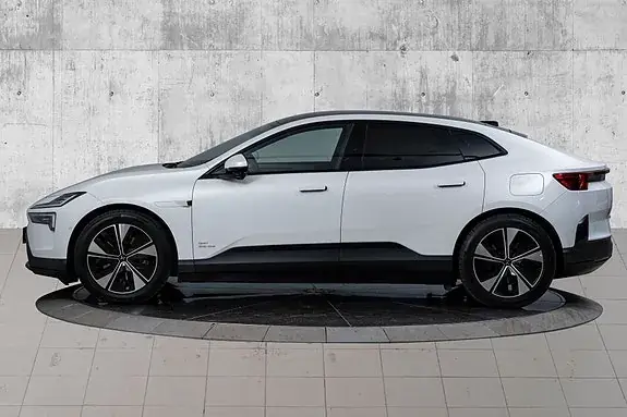Polestar 4 2025 photo 2