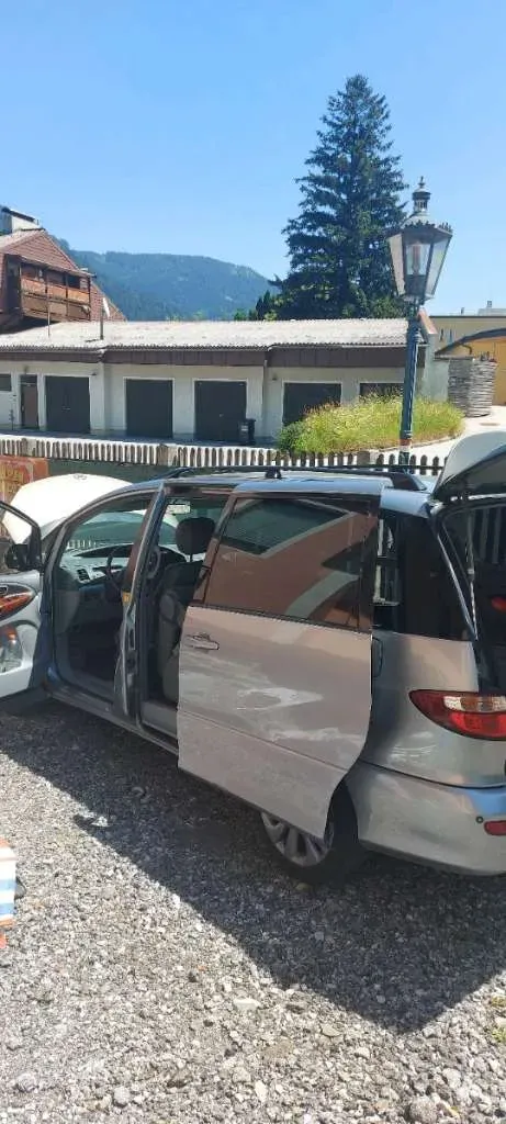 Toyota Previa 2003 photo 2