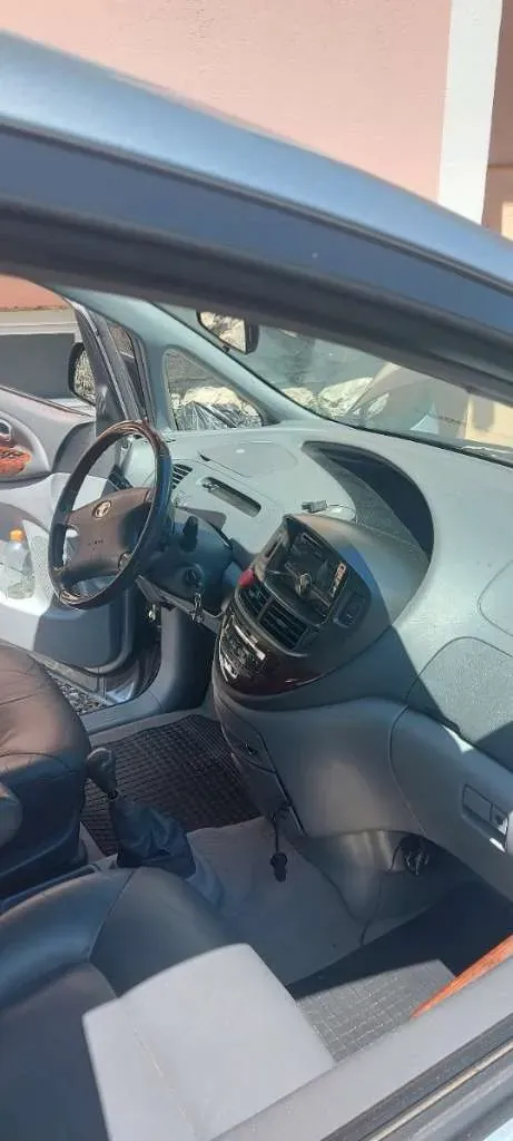 Toyota Previa 2003 photo 3