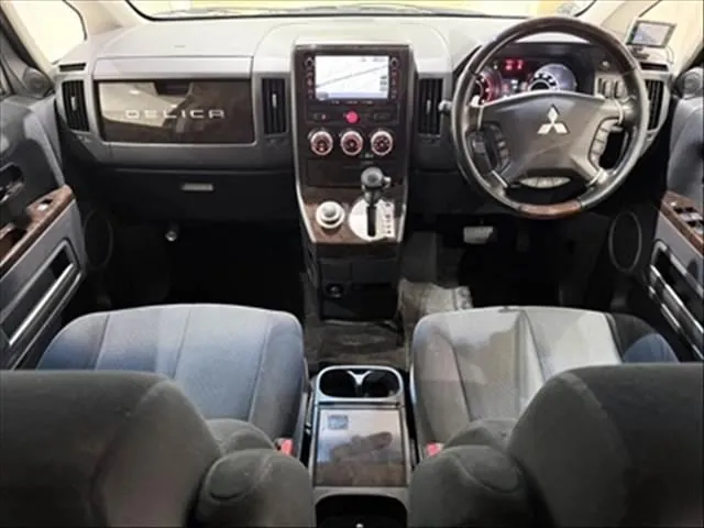 Mitsubishi Delica D:5 2016 photo 3