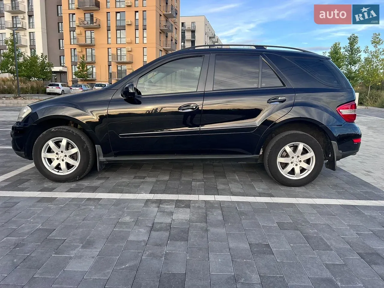 Mercedes-Benz M-Class 2009 photo 2