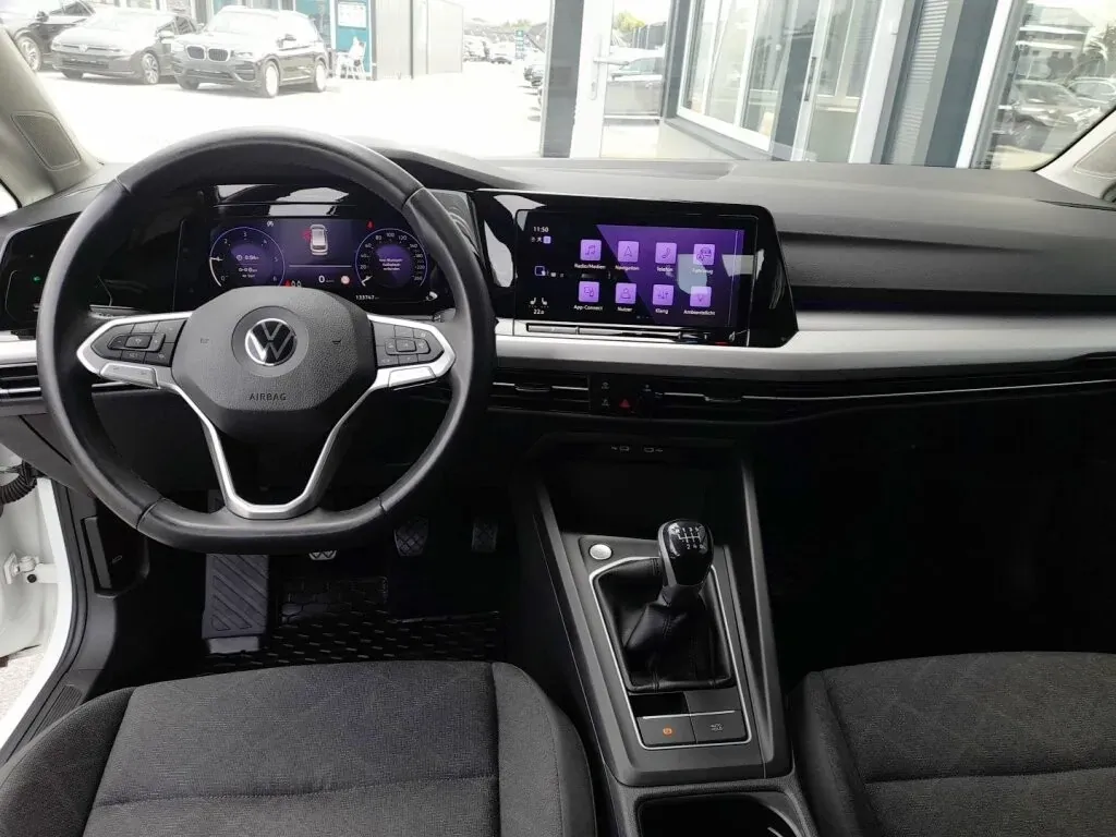 Volkswagen Golf 2023 photo 3
