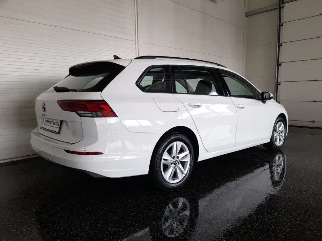 Volkswagen Golf 2023 photo 2
