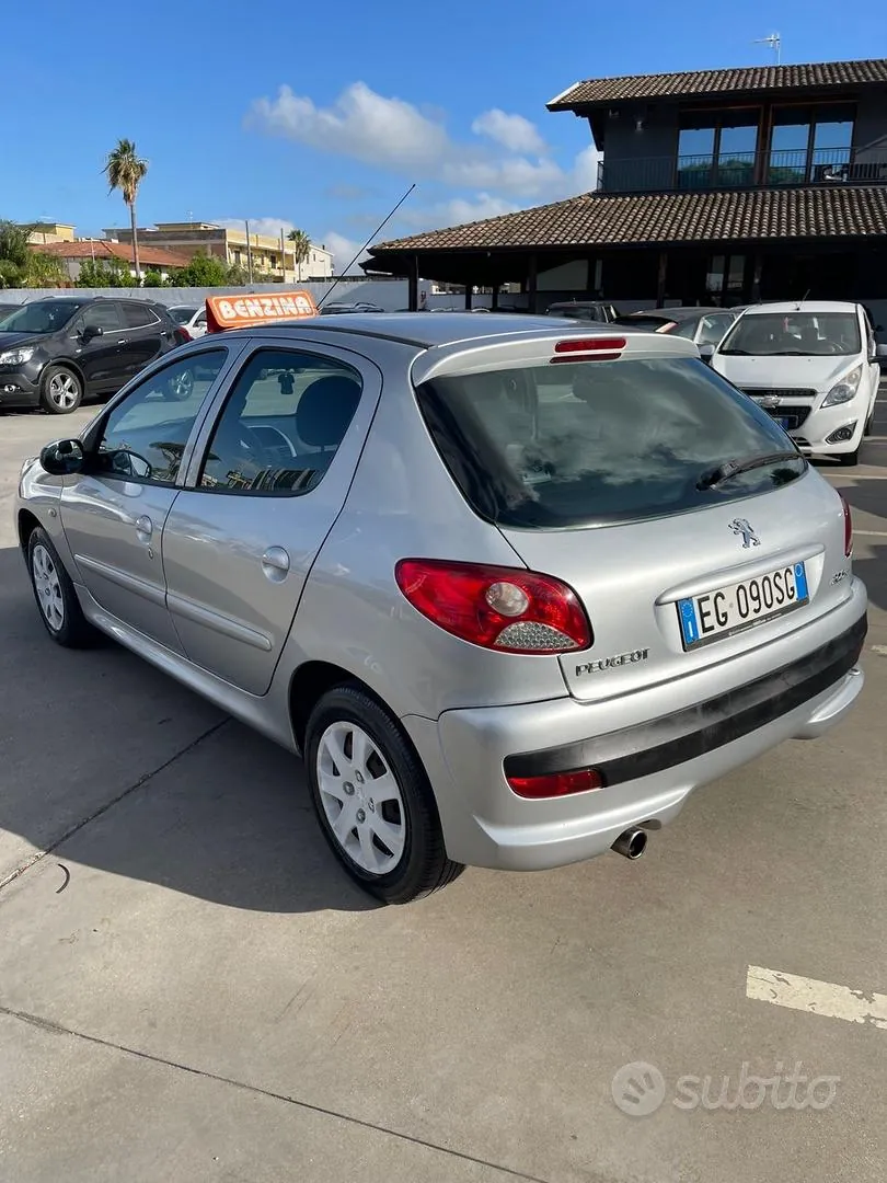 Peugeot 206 2011 photo 5