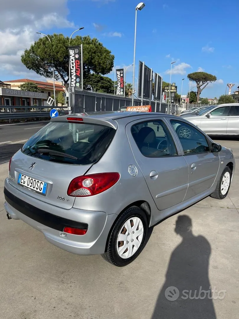 Peugeot 206 2011 photo 4