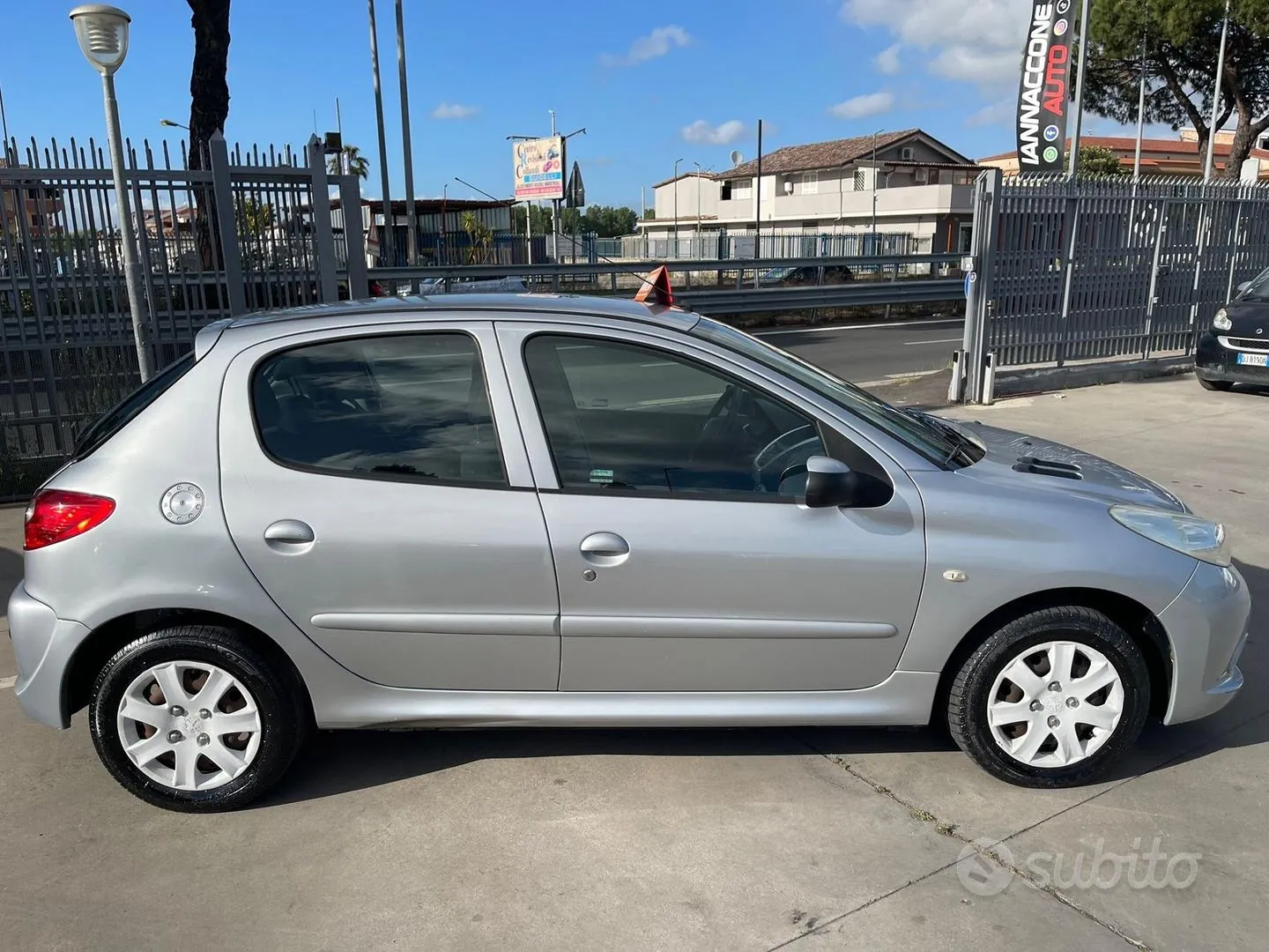 Peugeot 206 2011 photo 3