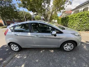 Ford Fiesta 2011 photo 2