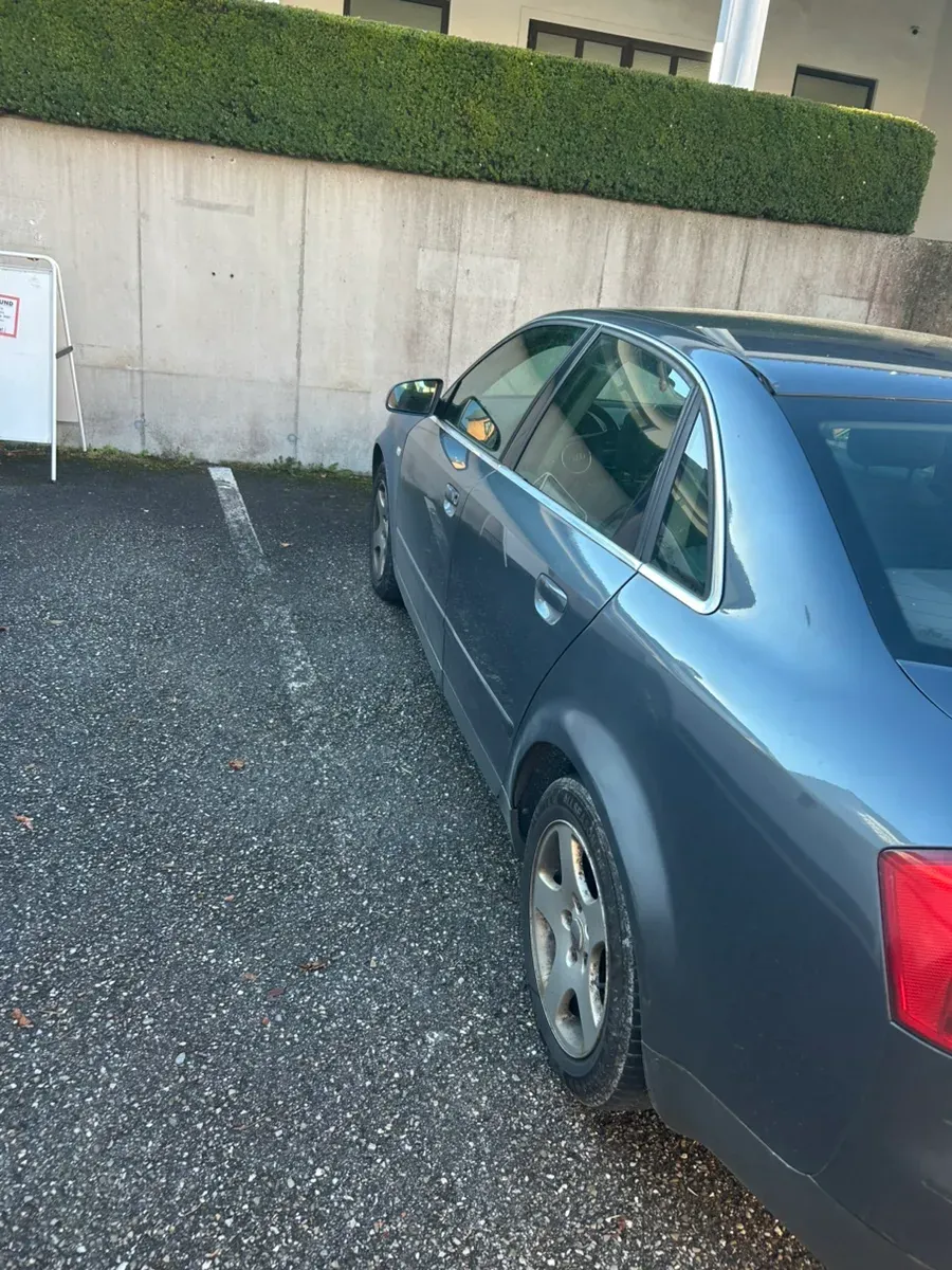 Audi A4 2004 photo 2