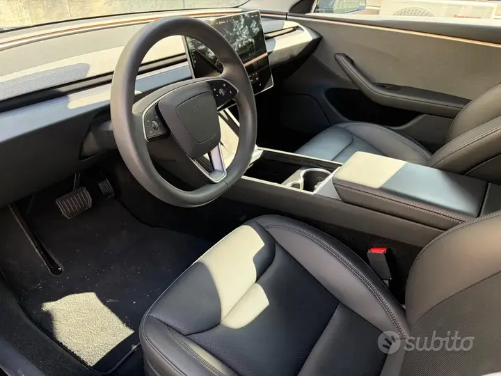 Tesla Model 3 2024 photo 2
