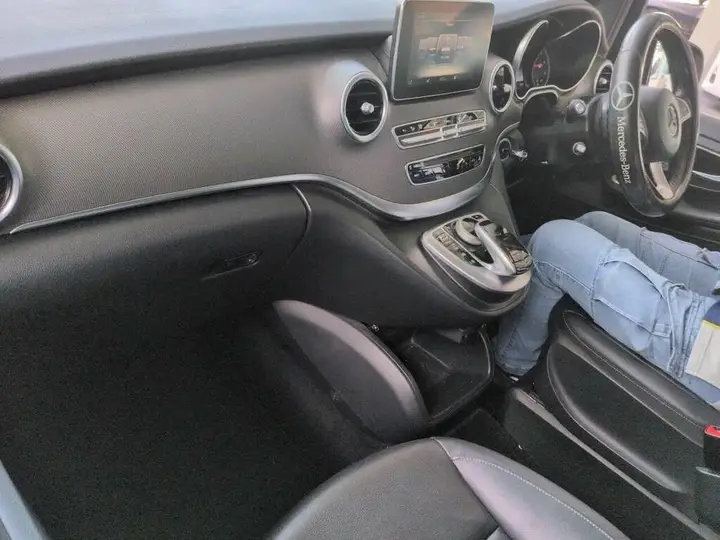 Mercedes-Benz V-Class 2019 photo 2