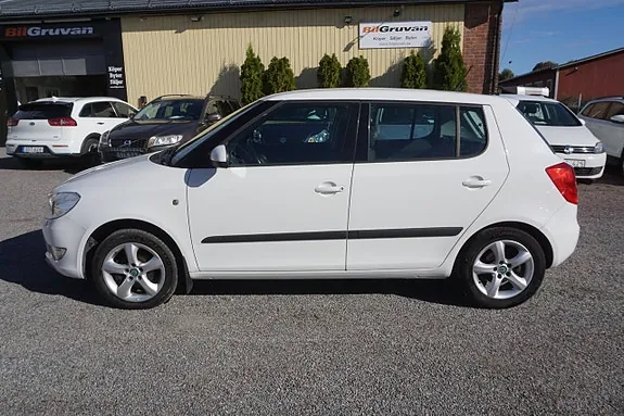 Skoda Fabia 2012 photo 4