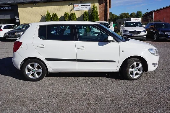 Skoda Fabia 2012 photo 2