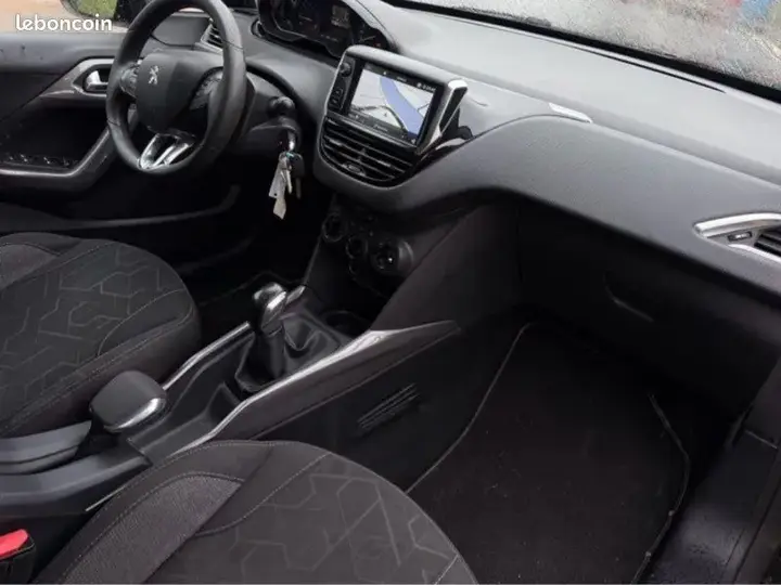 Peugeot 2008 2018 photo 3