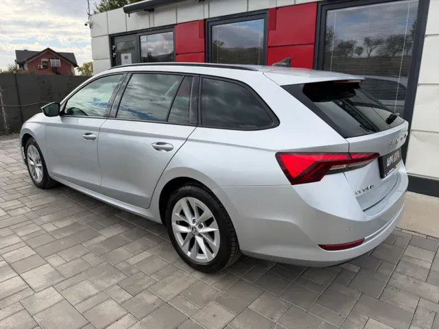 Skoda Octavia Combi 2022 photo 3