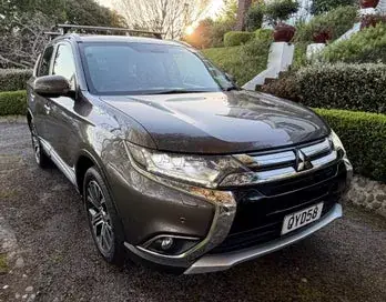 Mitsubishi Outlander 2016 photo 2