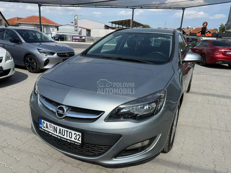 Opel Astra J 2013 photo 4