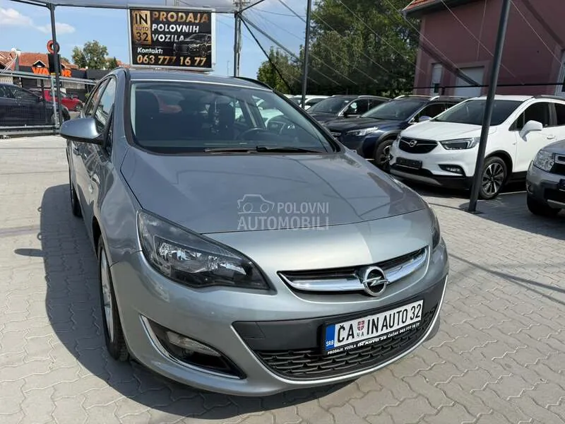 Opel Astra J 2013 photo 2