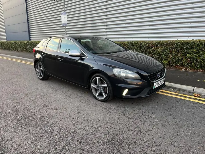 Volvo V40 2013 photo 2