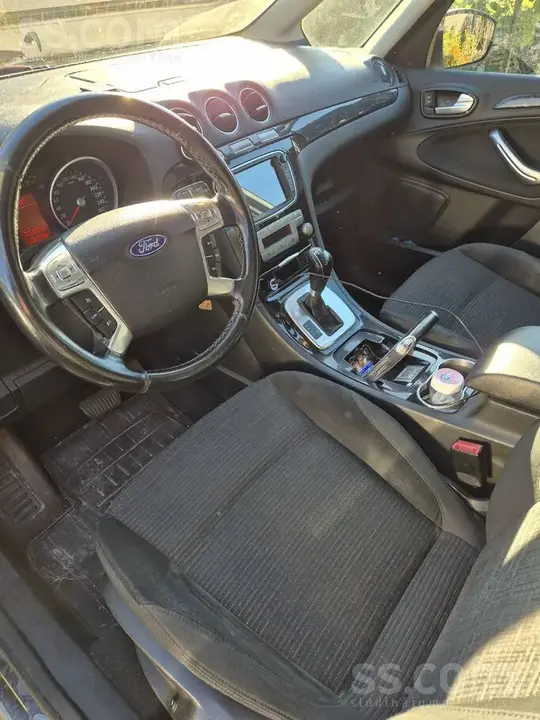 Ford Galaxy 2010 photo 5