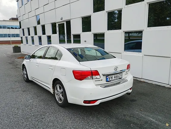 Toyota Avensis 2012 photo 3
