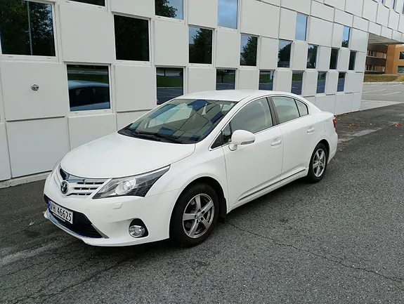 Toyota Avensis 2012 photo 2