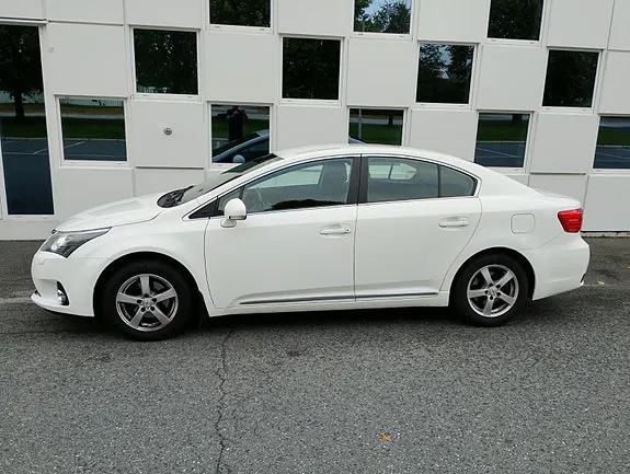 Toyota Avensis 2012 photo 5
