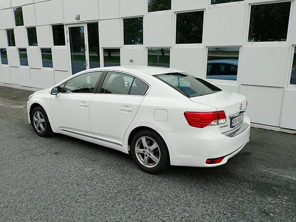 Toyota Avensis 2012 photo 4