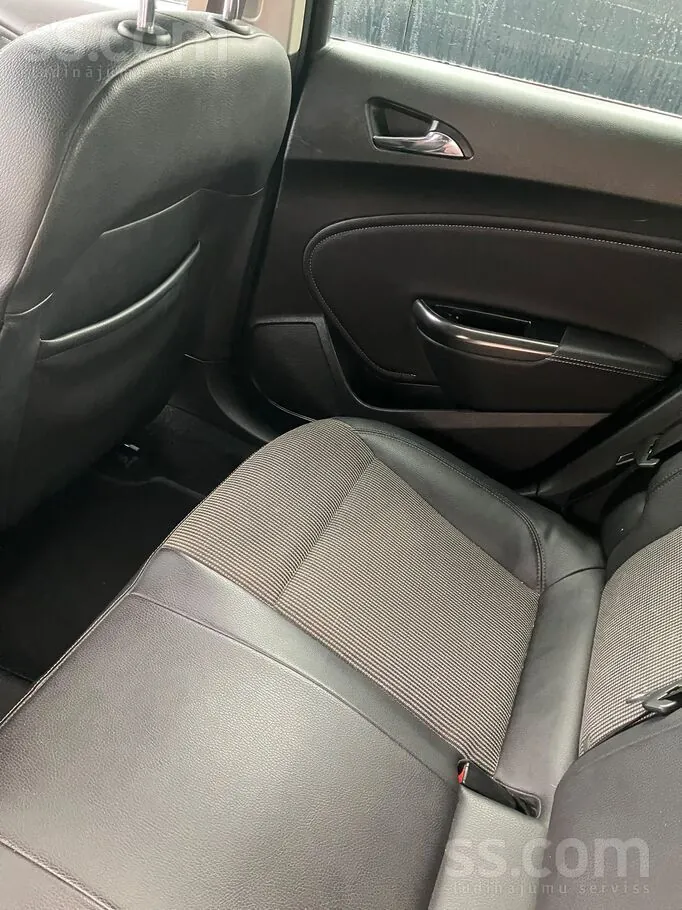 Opel Astra 2010 photo 4